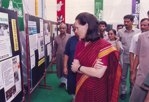 Sonia Gandhi, Shabnam Hashmi, Rajen, Madhu